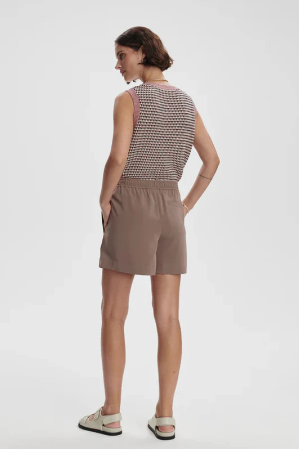 MARIYA EASY PLEAT SHORT 4.5 - DEEP TAUPE - Afbeelding 6