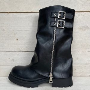 Boots met flap, sierrits en gespen