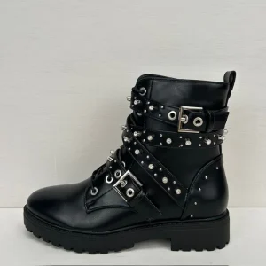 Stoere boots met studs en gespjes zwart