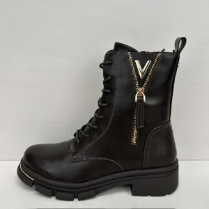 Leatherlook veterboots met leuke sierrits donkerbruin