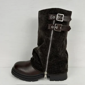 Trendy boots met flap en siergespjes bruin