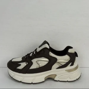 Trendy sneakers met leuke afwerking bruin