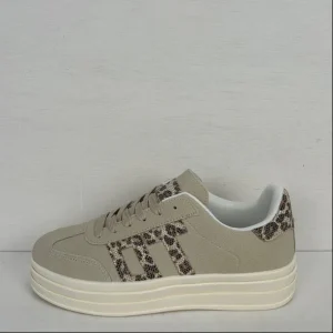 Casual sneakers met leuk design beige