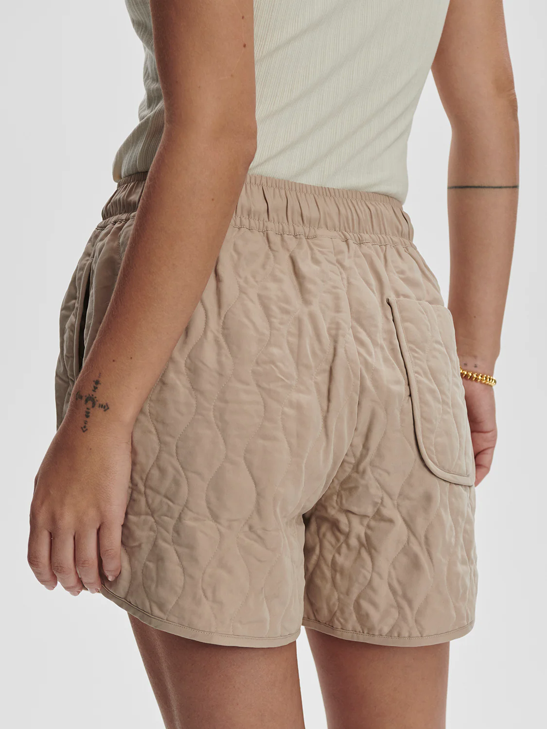 CATRINE QUILTED SHORT - LIGHT TAUPE - Afbeelding 5