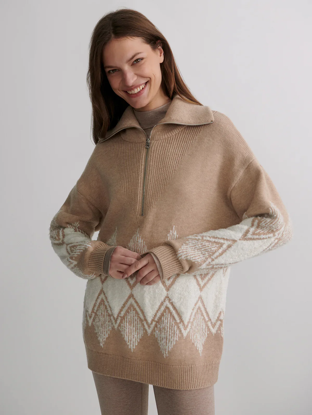 BETTY JACQUARD HALF ZIP - LIGHT TAUPE